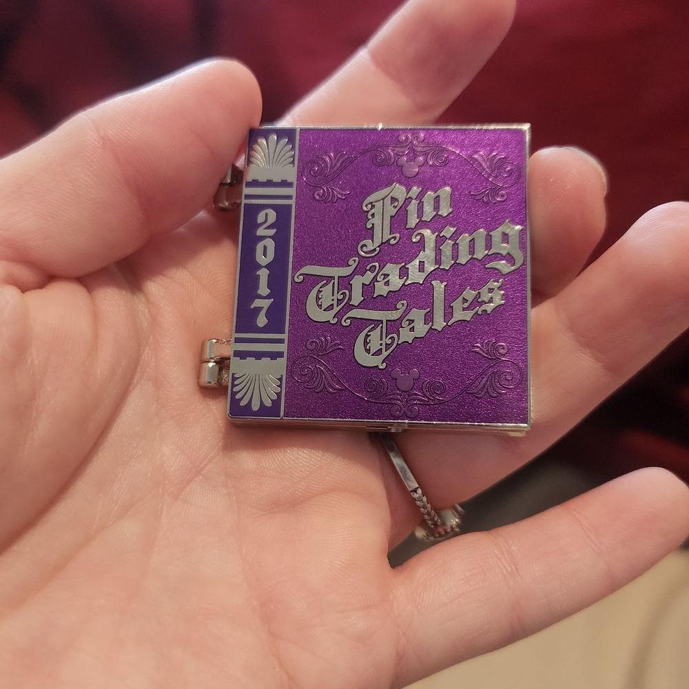 Disney Pin Trading Tales 2017 Purple Book Dangle Haunted Mansion Hatbox LE
